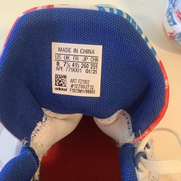 Athletic_Shoes
